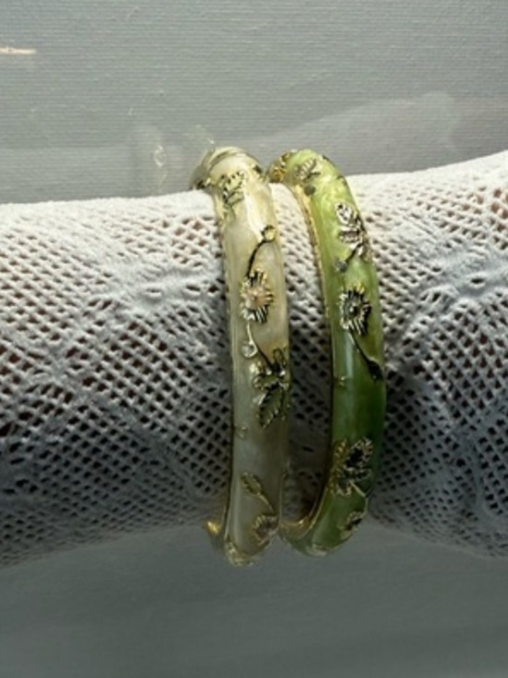 Floral Enamel Bangle Set in Cream and Light Green - Picture 11 of 12